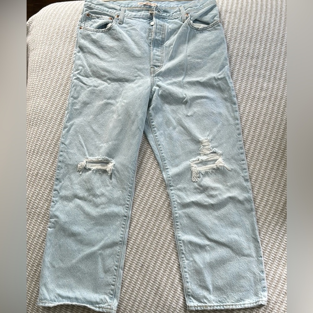 Levi Ribcage Ankle Destroyed Jeans 32x27